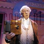 07-09-2004 Schudden tot het Sneeuwt, Bram van der Vlugt at theater de Bussel in Oosterhout, 
by order of New Horizon Entertainment.

[keywords]Scene, On Stage, Actor, Half Length[/keywords]